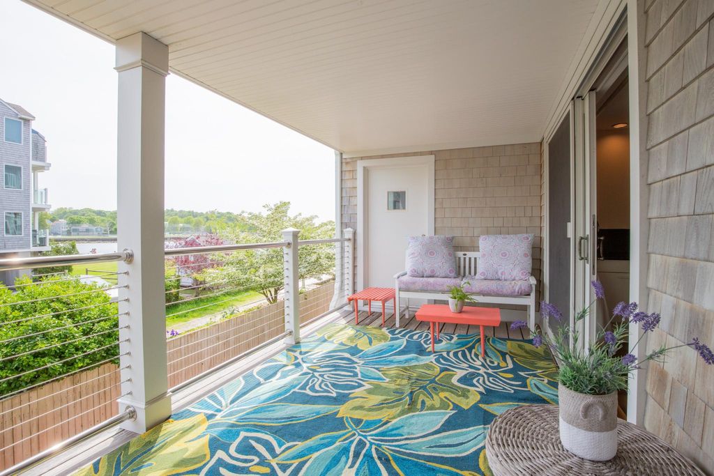 Luxury apartment complex for sale in Newport, United States 127608505