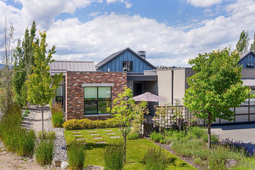 Luxury 2 bedroom Detached House for sale in Vernon, British Columbia