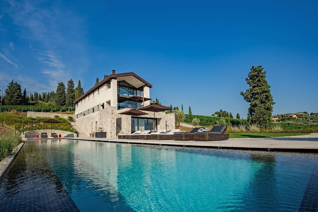 Casa Indipendente di 550 mq in affitto Lucca, Italia