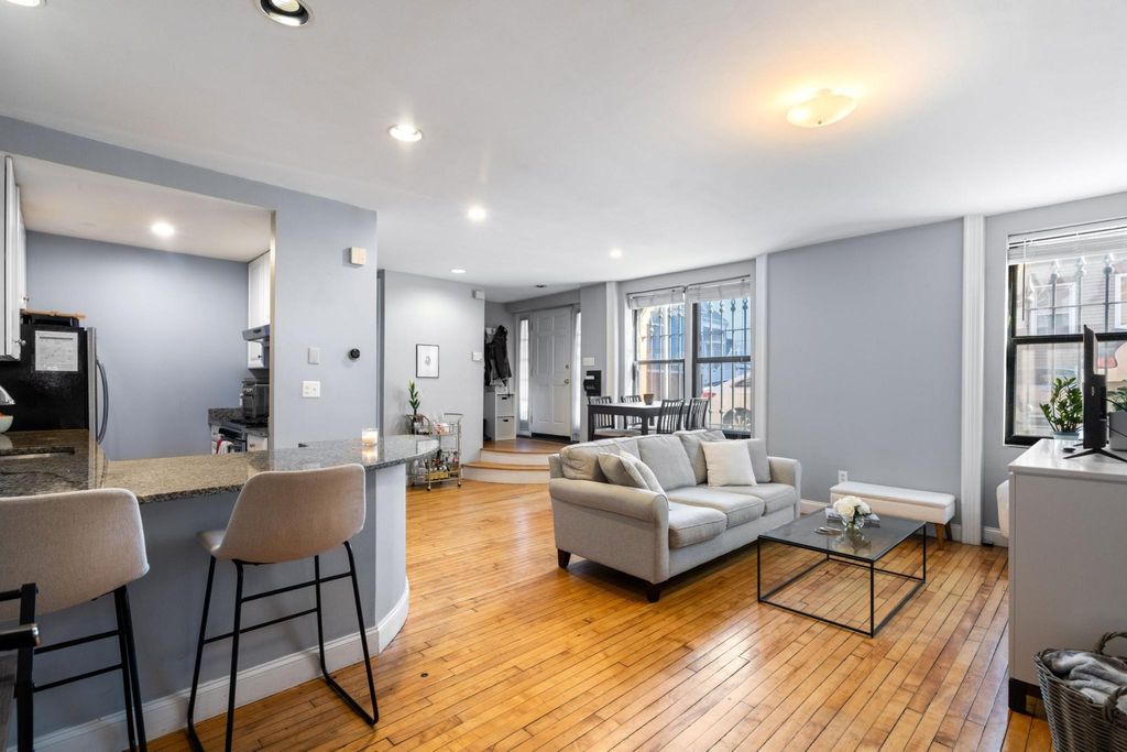 4 bedroom luxury Flat for sale in Boston, Massachusetts