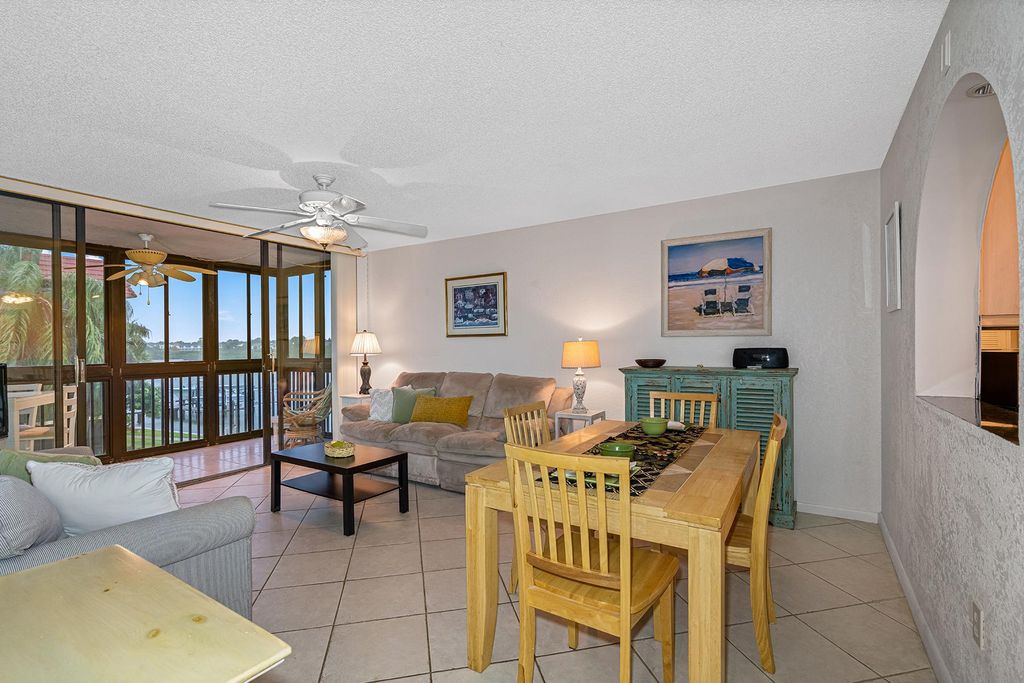 2 bedroom luxury Flat for sale in Indian Shores, Florida