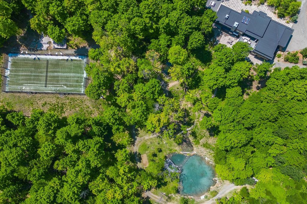 Luxury 4 bedroom Detached House for sale in SainteCatherinedeHatley