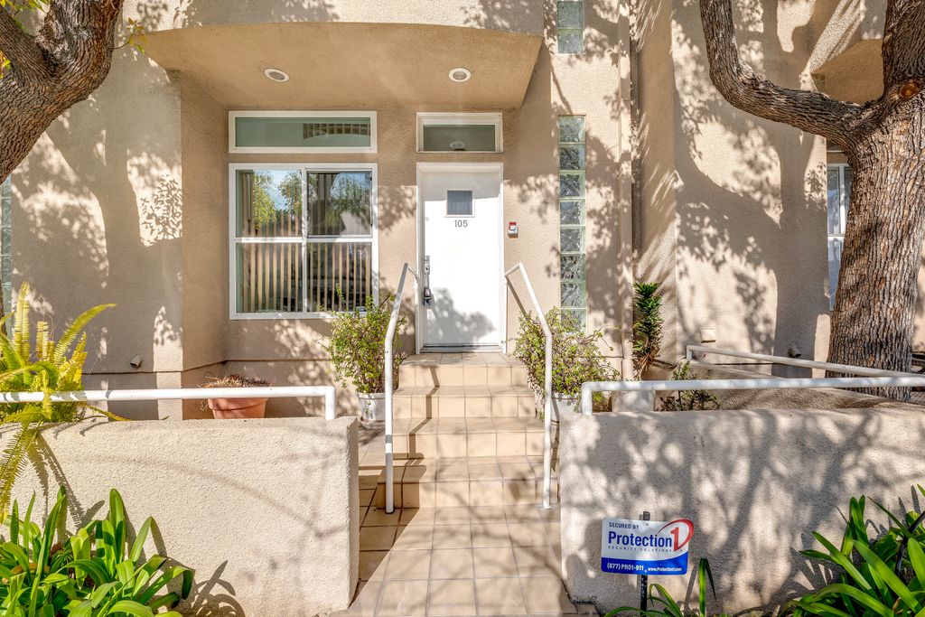 3 bedroom luxury Townhouse for sale in North Hollywood, Los Angeles, California