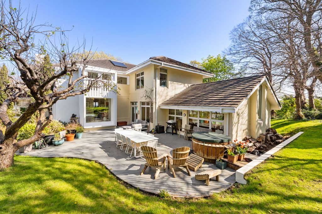 Luxury 5 bedroom Detached House for sale in Dublin, Leinster