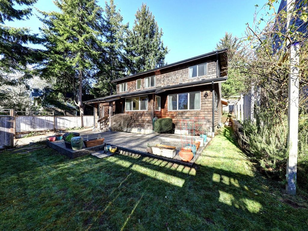 4 bedroom luxury House for sale in 576 E 6th St, Cannon Beach, Clatsop