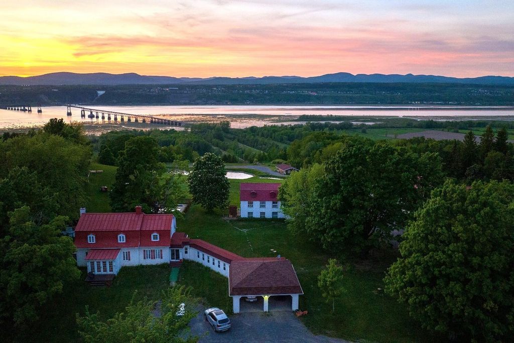 3 bedroom luxury Detached House for sale in SaintPierredel'Îled'Orléans, Quebec 128426907