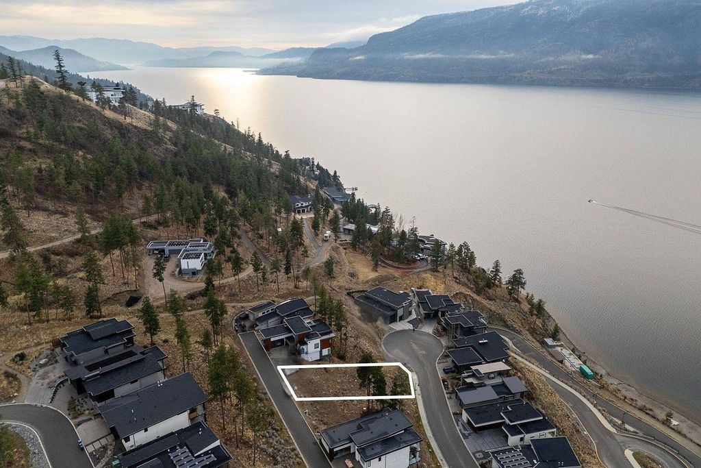 Земельный участок в продаже - Келоуна, British Columbia