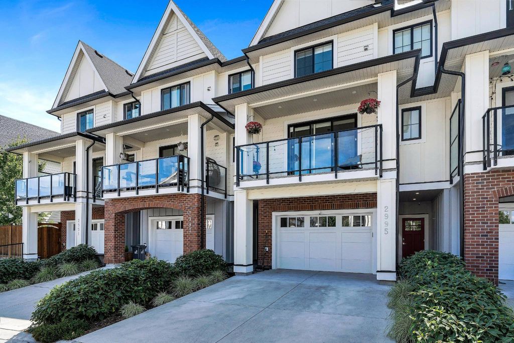 3 bedroom luxury Townhouse for sale in Langford, British Columbia - 132849579 - LuxuryEstate.com
