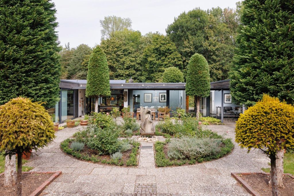 Exklusives Einfamilienhaus von 400 m2 zu verkaufen in Köln, Nordrhein