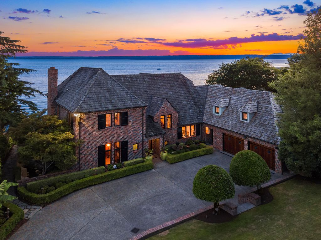 4 bedroom luxury House for sale in Normandy Park, Washington