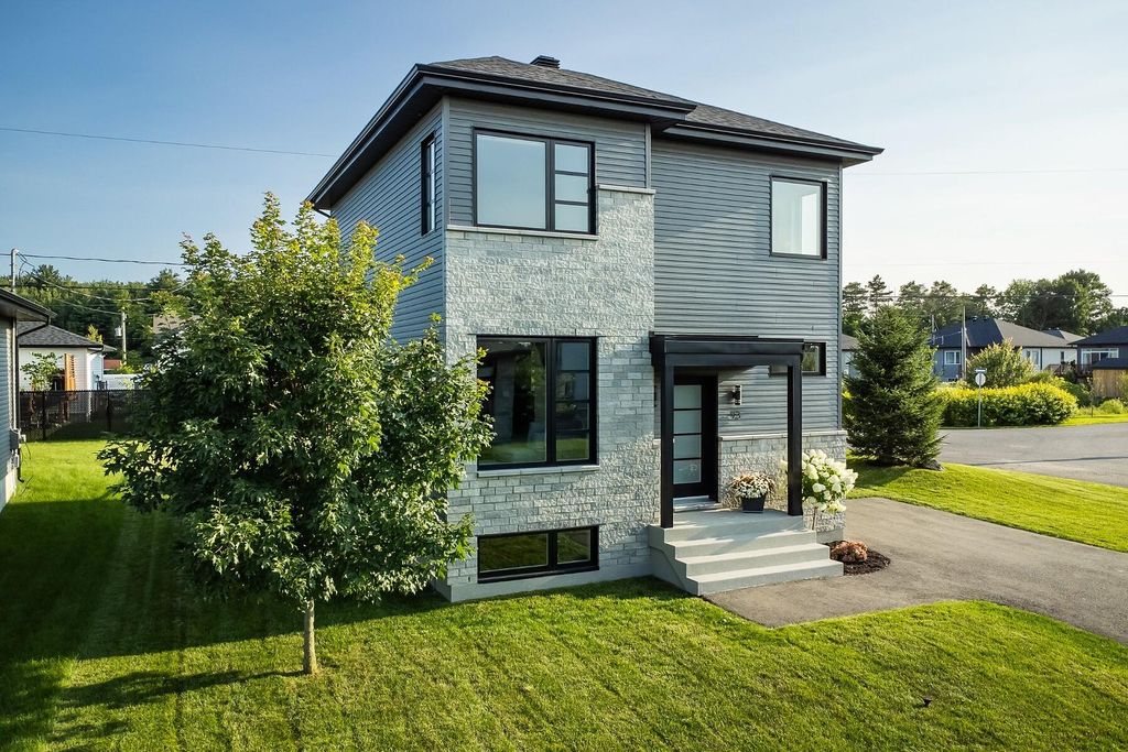 3 bedroom luxury Detached House for sale in Bromont, Quebec 129146464