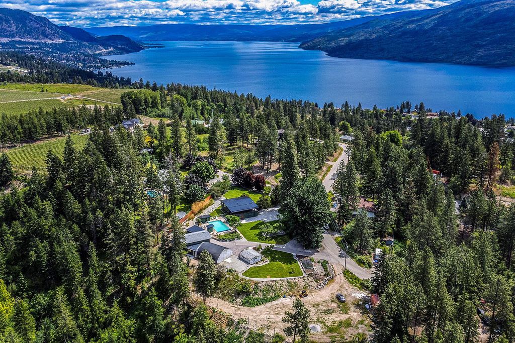 4 bedroom luxury Detached House for sale in Peachland, British Columbia