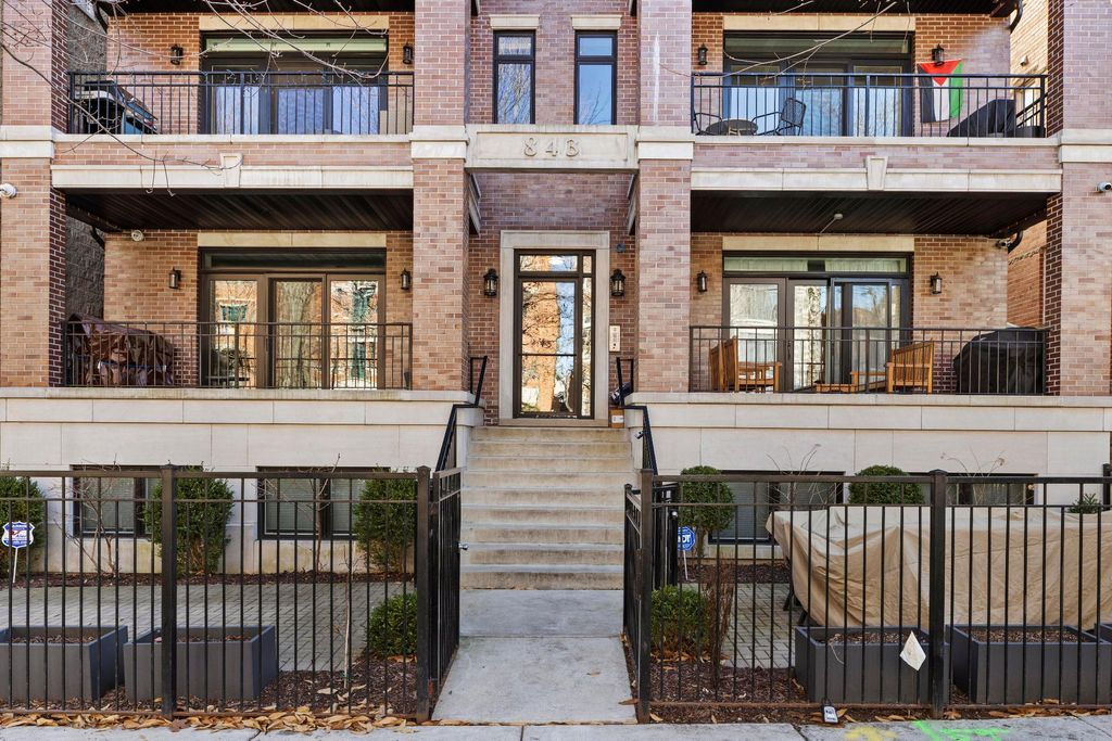 3 bedroom luxury Flat for sale in Chicago, Illinois