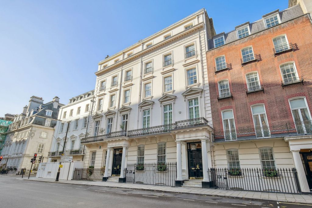 3 bedroom luxury Apartment for sale in London, England 129448435