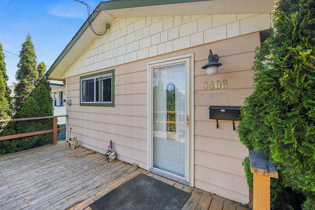 Luxury 2 bedroom Detached House for sale in Vernon, Canada