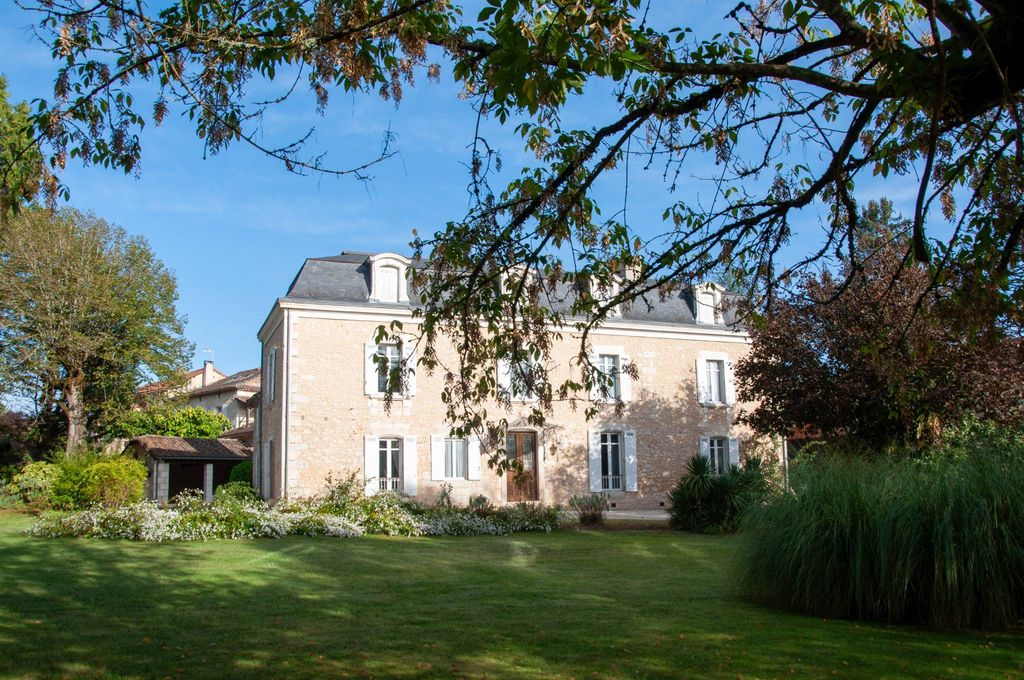 8 room luxury Detached House for sale in AnnesseetBeaulieu, Nouvelle