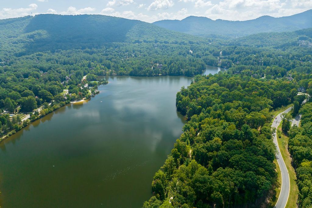 Luxury 3 bedroom Detached House for sale in Enka Village, North