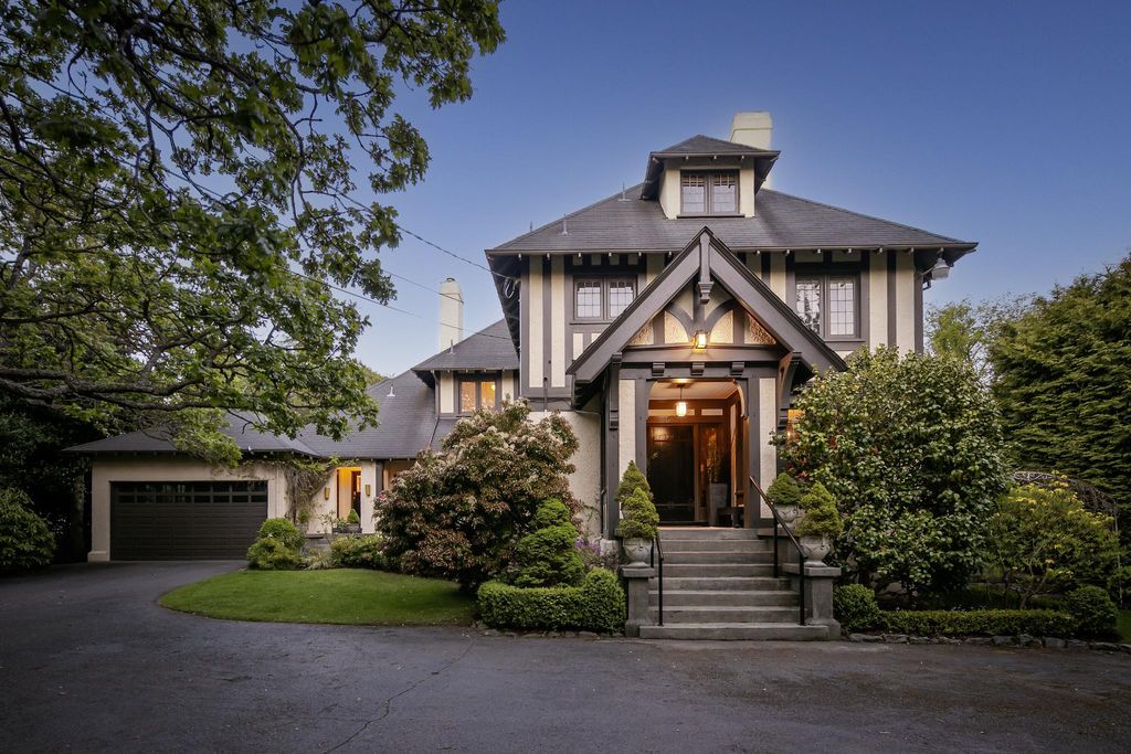 Luxury Flat for sale in Victoria, Canada