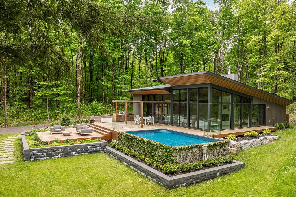 Maison de 3 chambres de luxe en vente Bromont, Canada 129896336