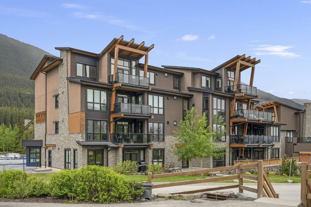 Luxury Flat for sale in Canmore, Canada