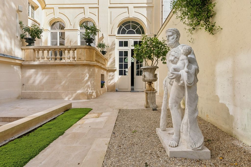 Luxury 20 room Detached House for sale in La Muette, Auteuil, Porte Dauphine, Paris, Île-de-France - 133037519 - LuxuryEstate.com
