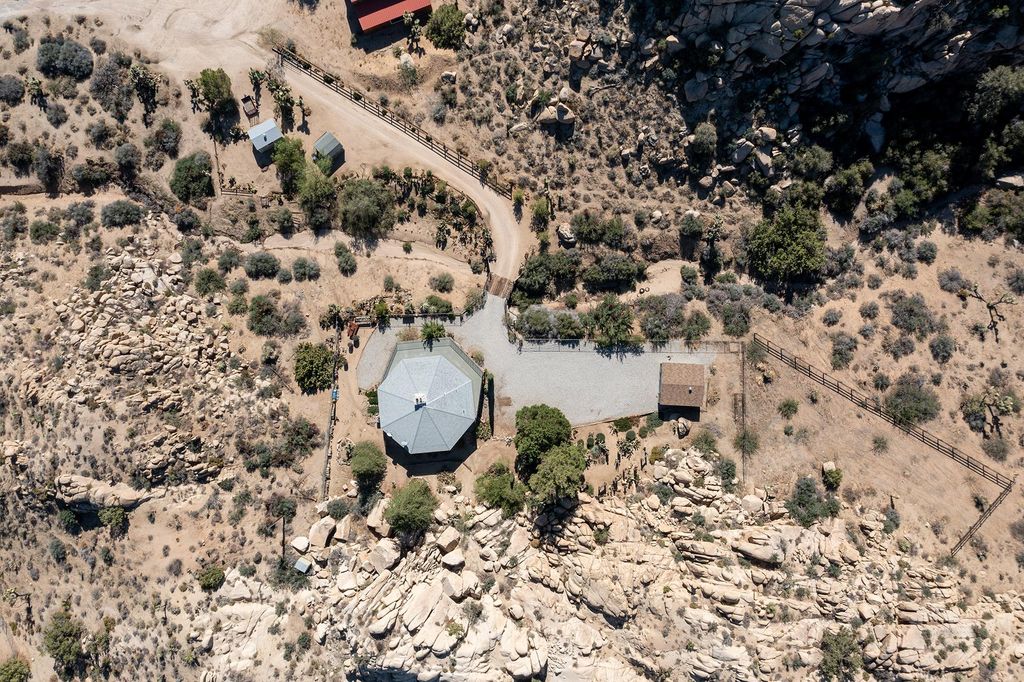 Maison de luxe de 221 m2 en vente Yucca Valley, ÉtatsUnis 128727083