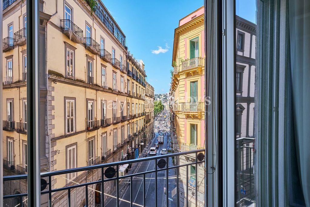4 room luxury Apartment for sale in Naples, Campania - Vista 2