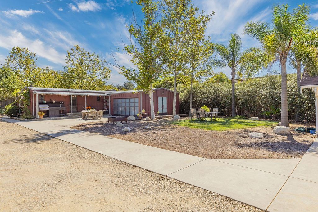 Luxury 3 bedroom Detached House for sale in Oak View, California