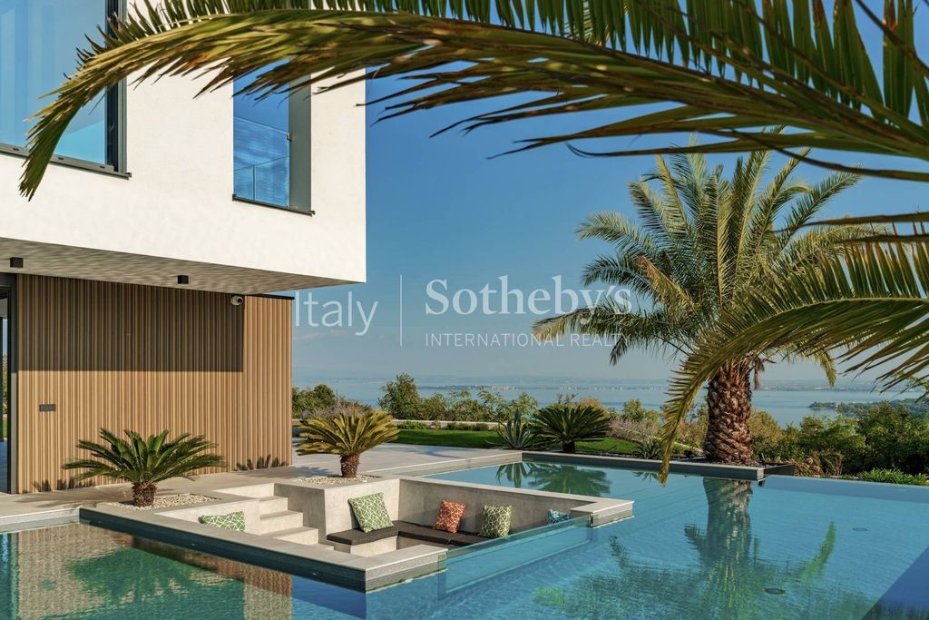 10 room luxury Villa for sale in Padenghe sul Garda, Lombardy - Vista 3