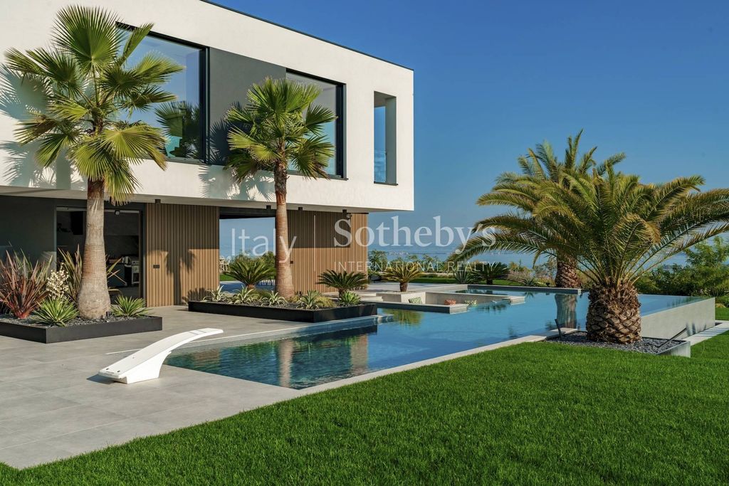 10 room luxury Villa for sale in Padenghe sul Garda, Lombardy - Vista 4