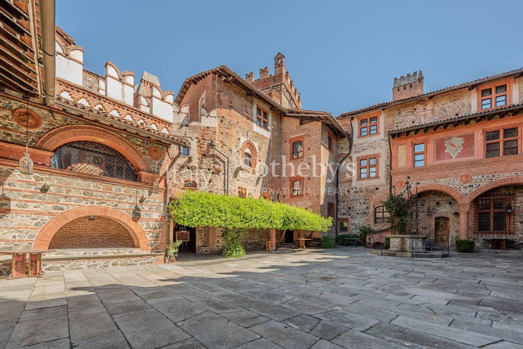 Château · Castle in Pavone Canavese