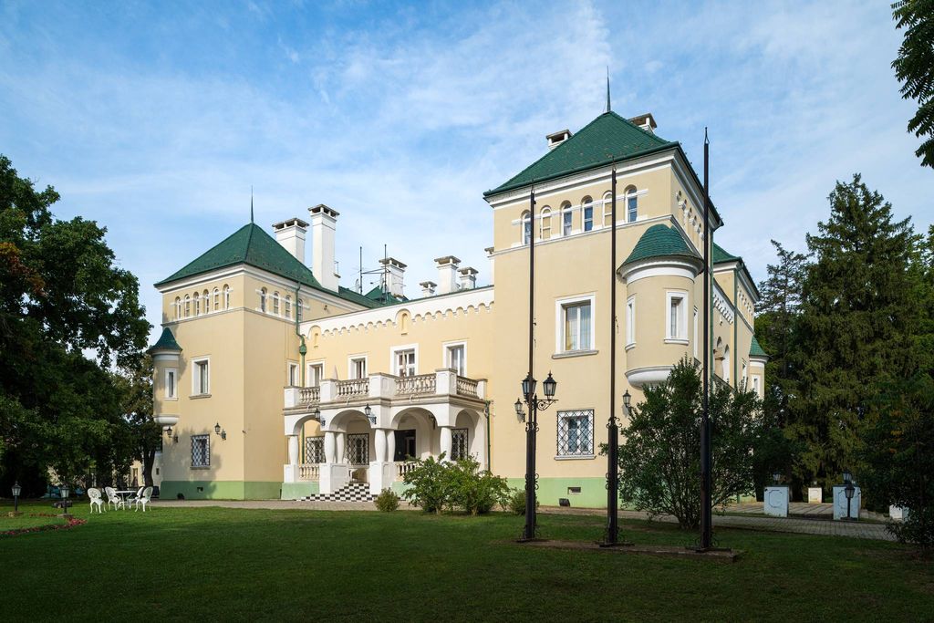 Château · Castle in Acsaújlak