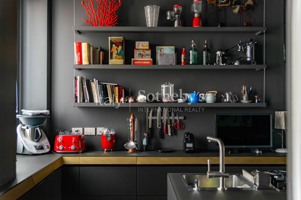 4 room luxury Flat for sale in Milan, Italy - Altro