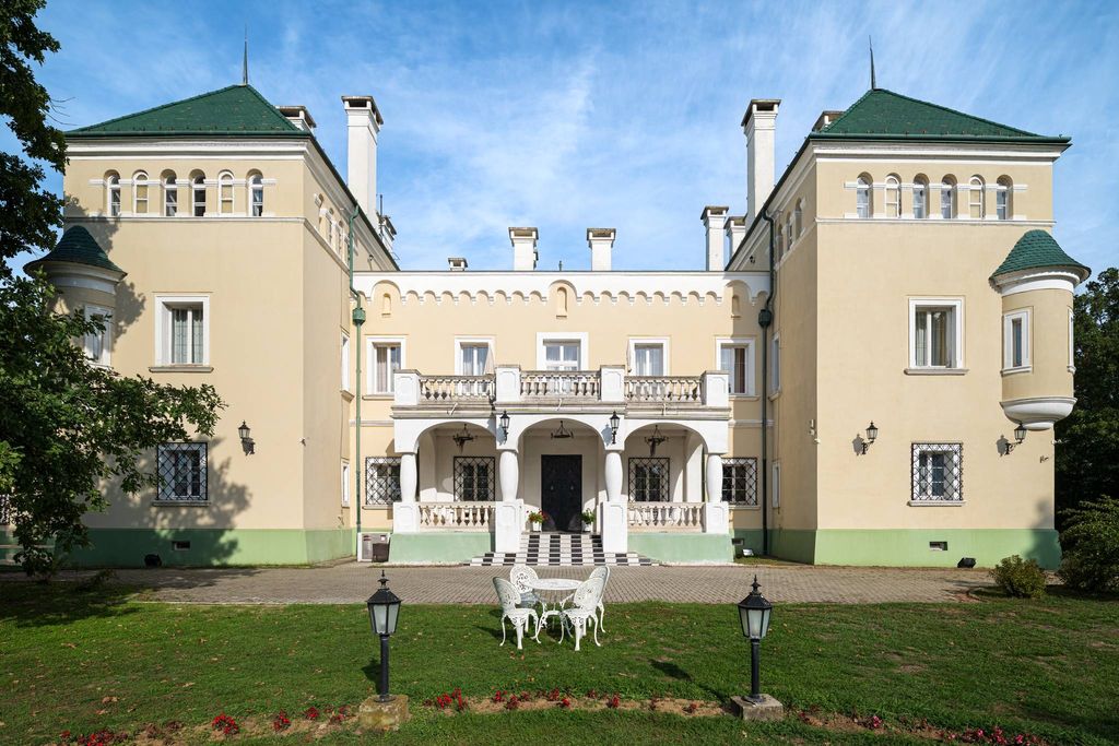 Château · Castle in Acsaújlak