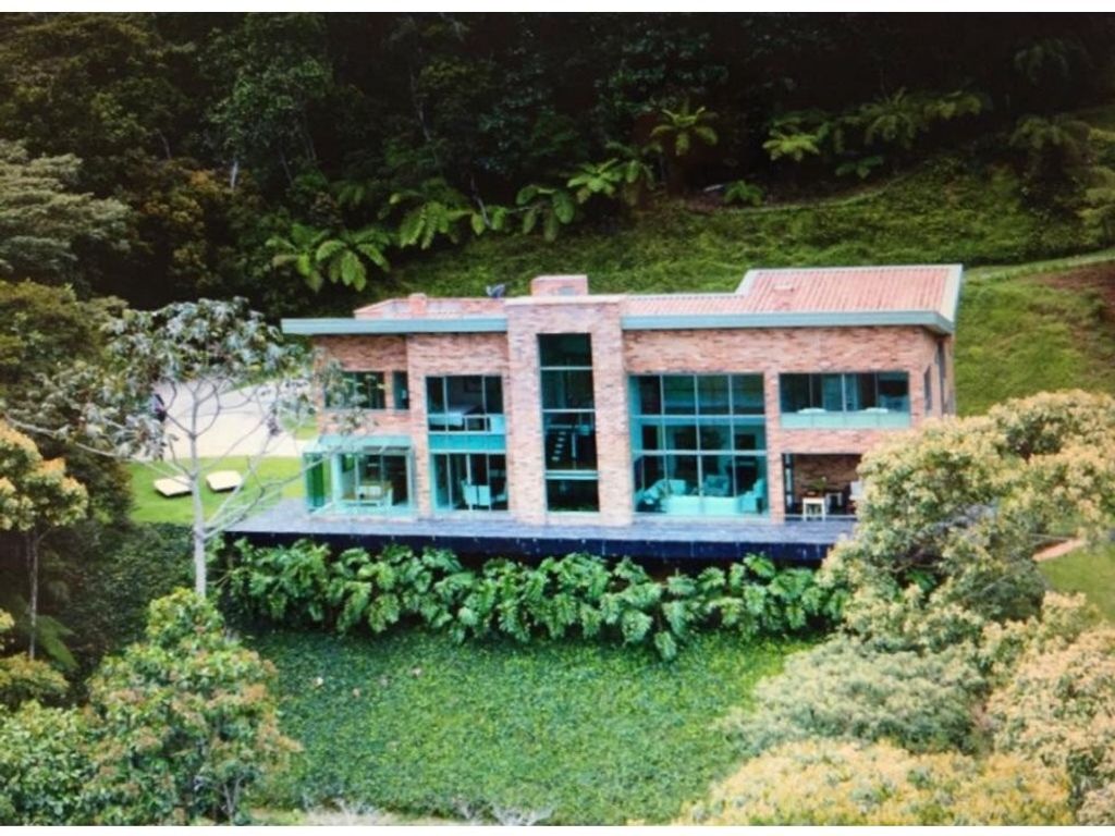 4 bedroom exclusive country house for sale in Rionegro, Colombia