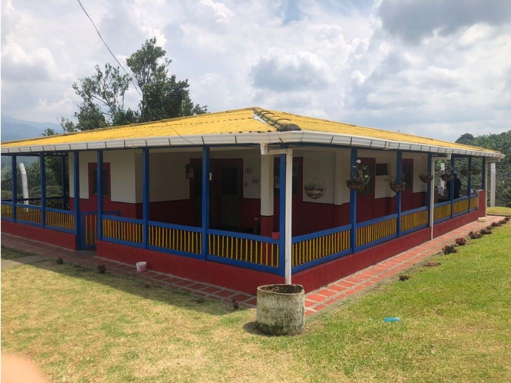 3 bedroom exclusive farmhouse for sale in Pereira, Departamento de