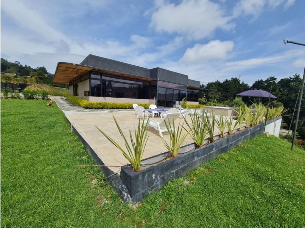 Exclusive country house for sale in Envigado, Departamento de Antioquia