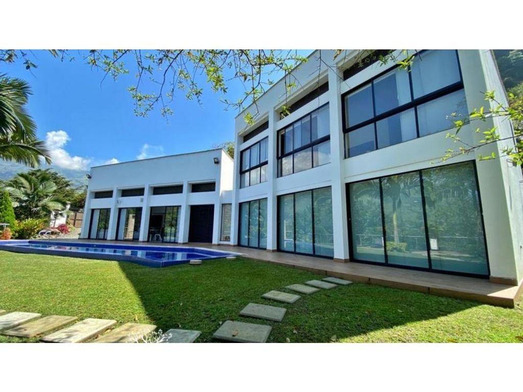 Exclusive country house for sale in Copacabana, Departamento de