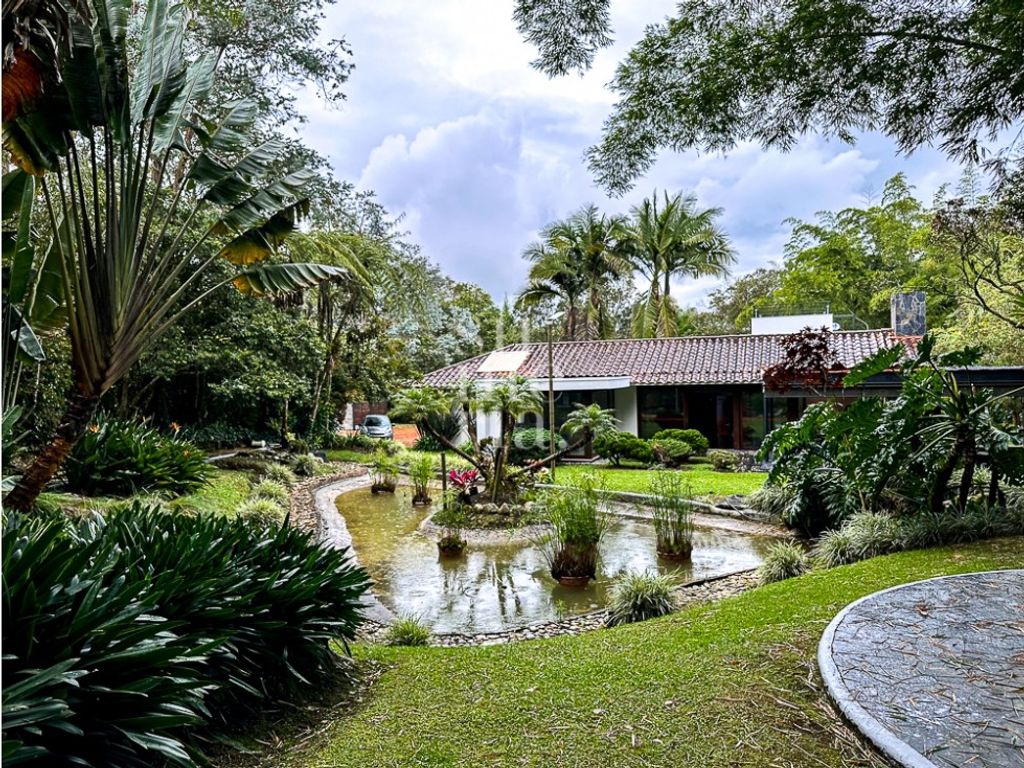 5 bedroom exclusive farmhouse for sale in Rionegro, Colombia