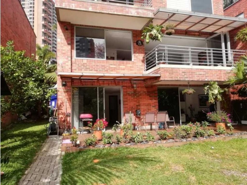 Vivienda de alto standing de 351 m2 en venta Envigado, Colombia