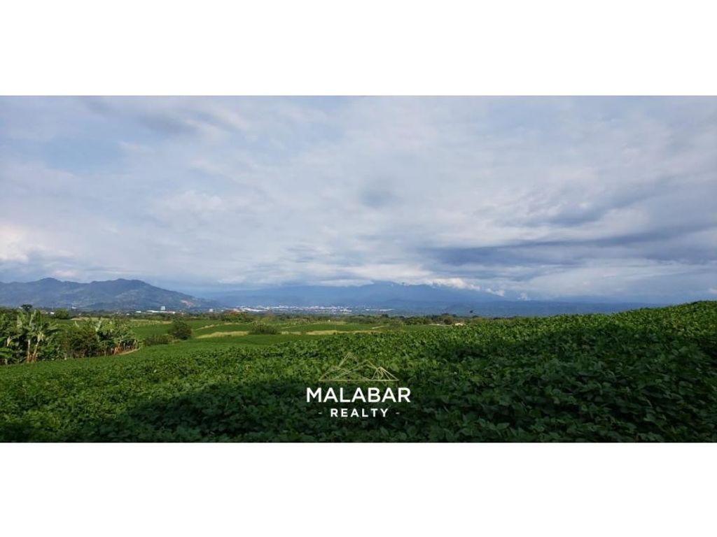 Exclusive farmhouse for sale in Pereira, Departamento de Risaralda