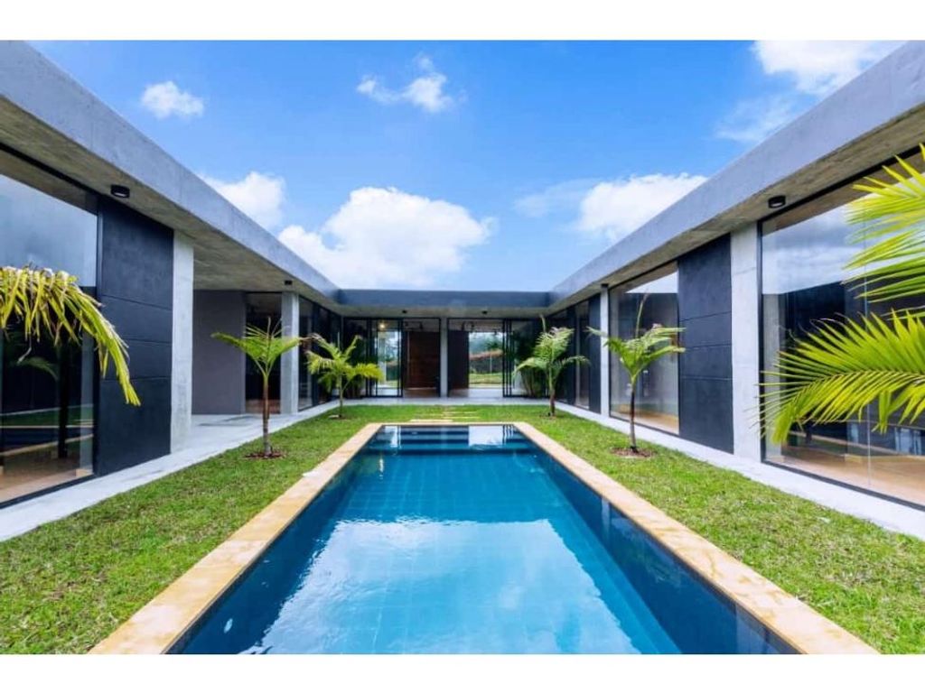 Exclusive country house for sale in Envigado, Departamento de Antioquia