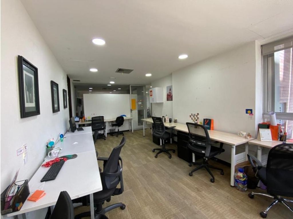 Exclusiva oficina de 400 mq en venta - Medellín, Colombia