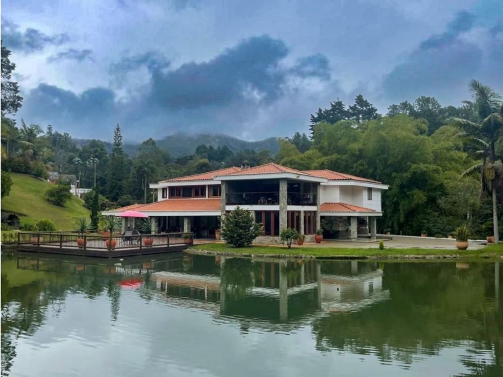 4 bedroom exclusive country house for sale in Rionegro, Colombia