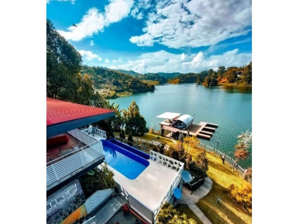 4 bedroom exclusive farmhouse for sale in Guatapé, Departamento de