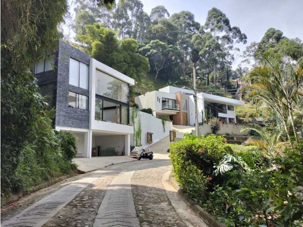 Exclusive country house for sale in La Estrella, Departamento