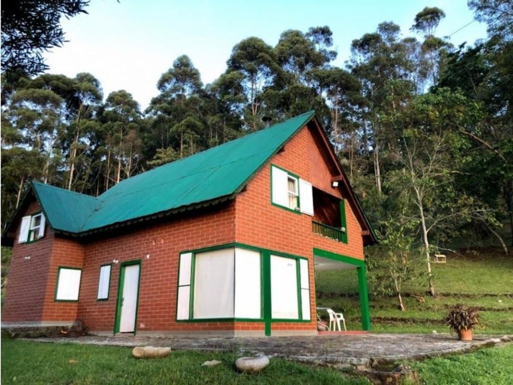 Casa de campo de alto standing de 2 dormitorios en venta La Ceja, Colombia
