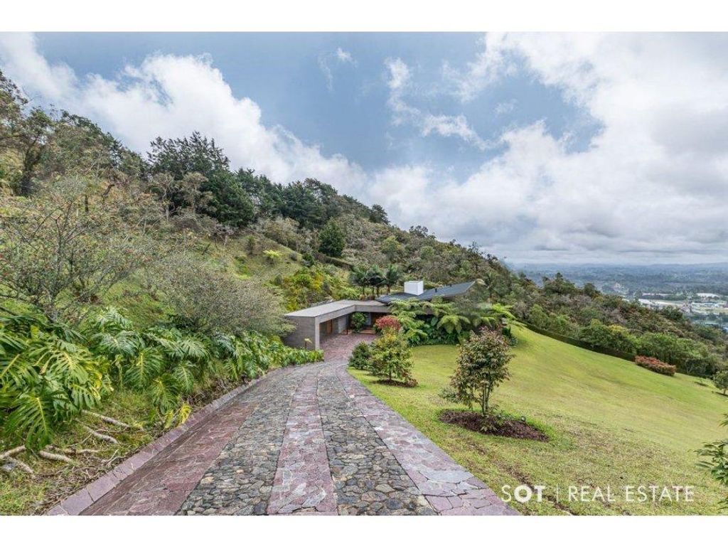 3 bedroom exclusive country house for sale in Rionegro, Colombia