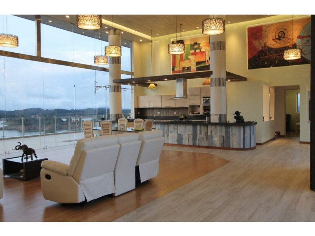 5 bedroom exclusive country house for sale in Guatapé, Departamento de