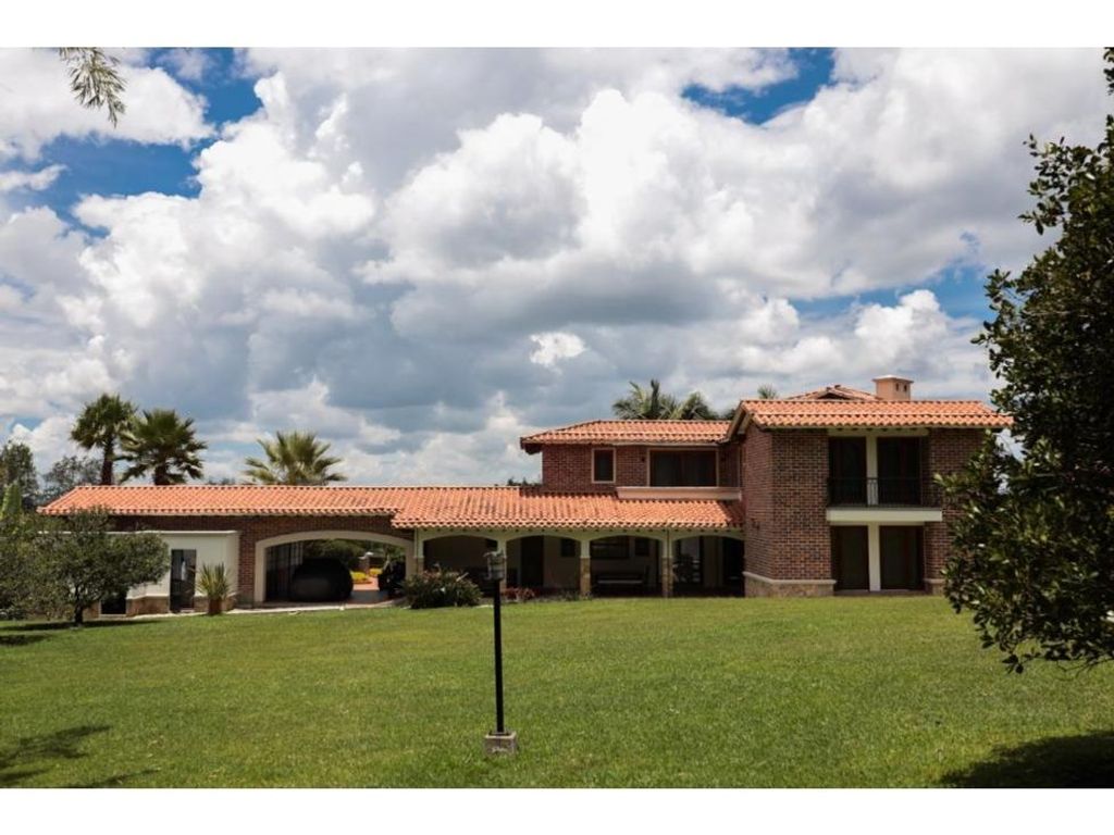 4 bedroom exclusive farmhouse for sale in Rionegro, Colombia